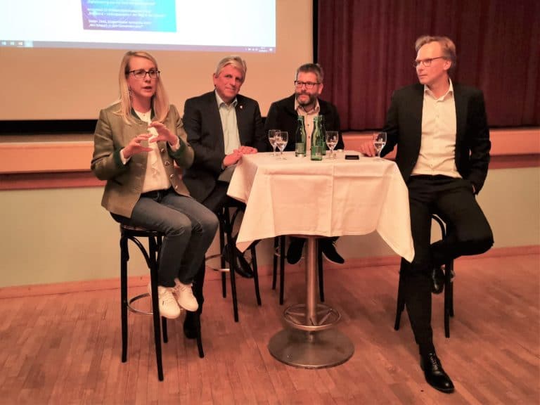 Podiumsdiskussion zu Breitband und 5G Podiumsdiskussion zu Breitband und 5G